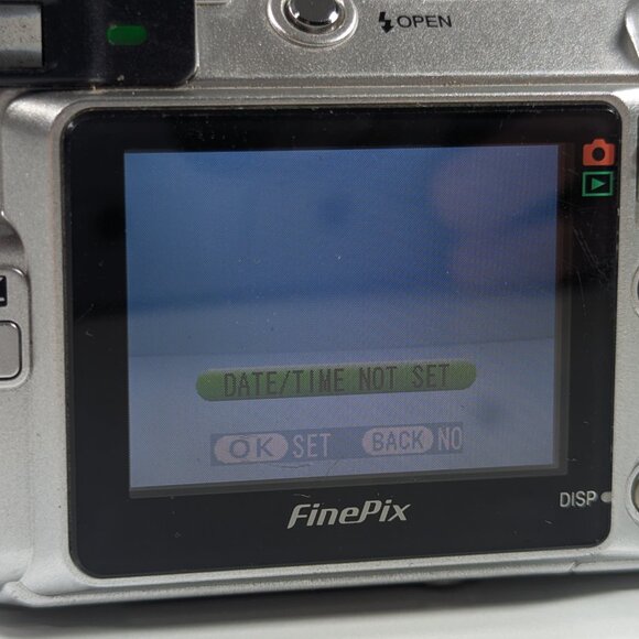 Fujifilm Finepix E Series E500 4.1MP Digital Camera Silver Case WORKS - Picture 2 of 12